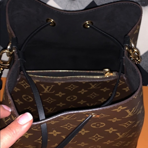 Louis Vuitton NEONOE Monogram Black Handbag - Picture 3 of 12